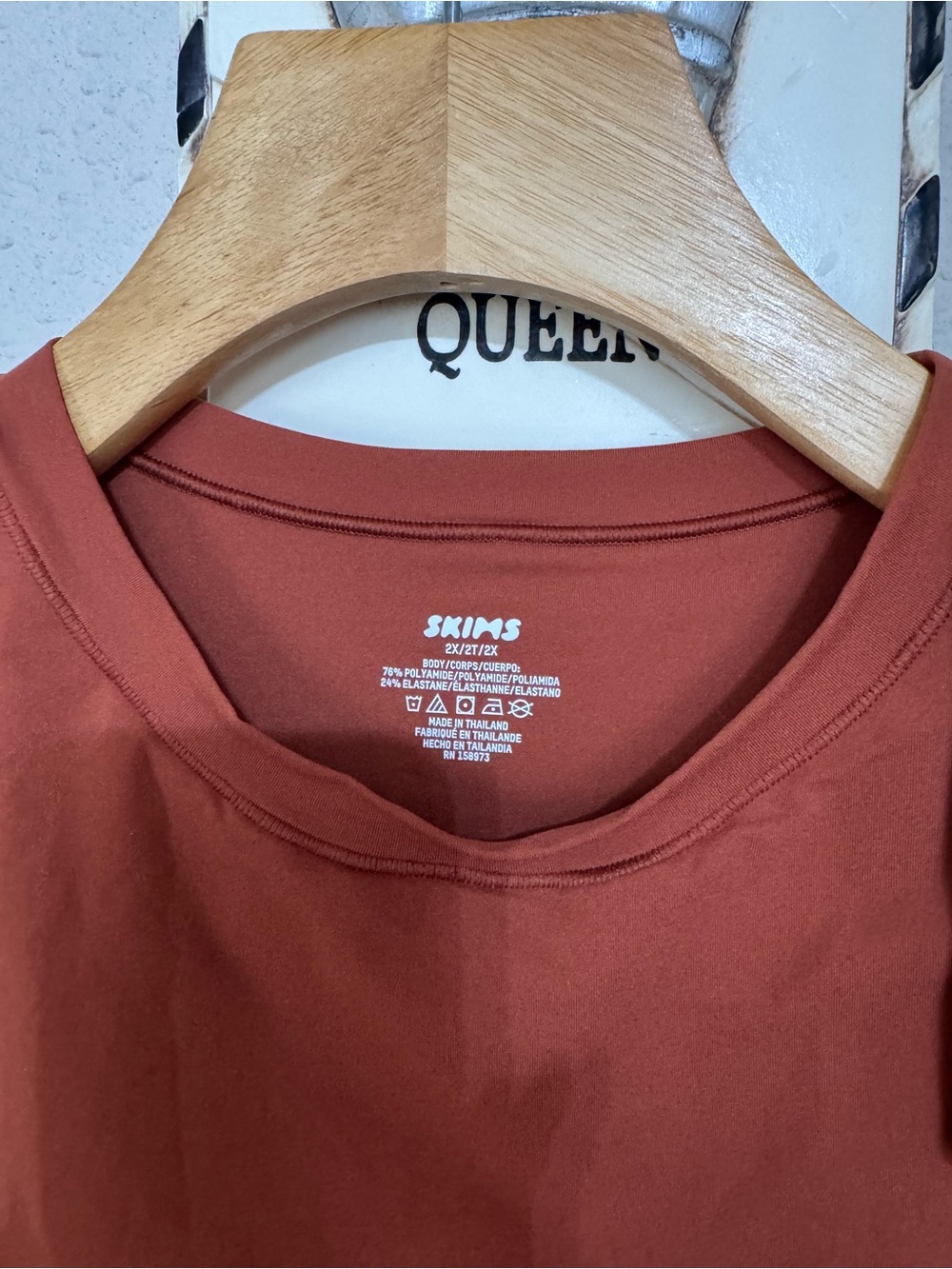 SKIMS Long Sleeve Rust Crewneck Bodysuit - Picture 4 of 5